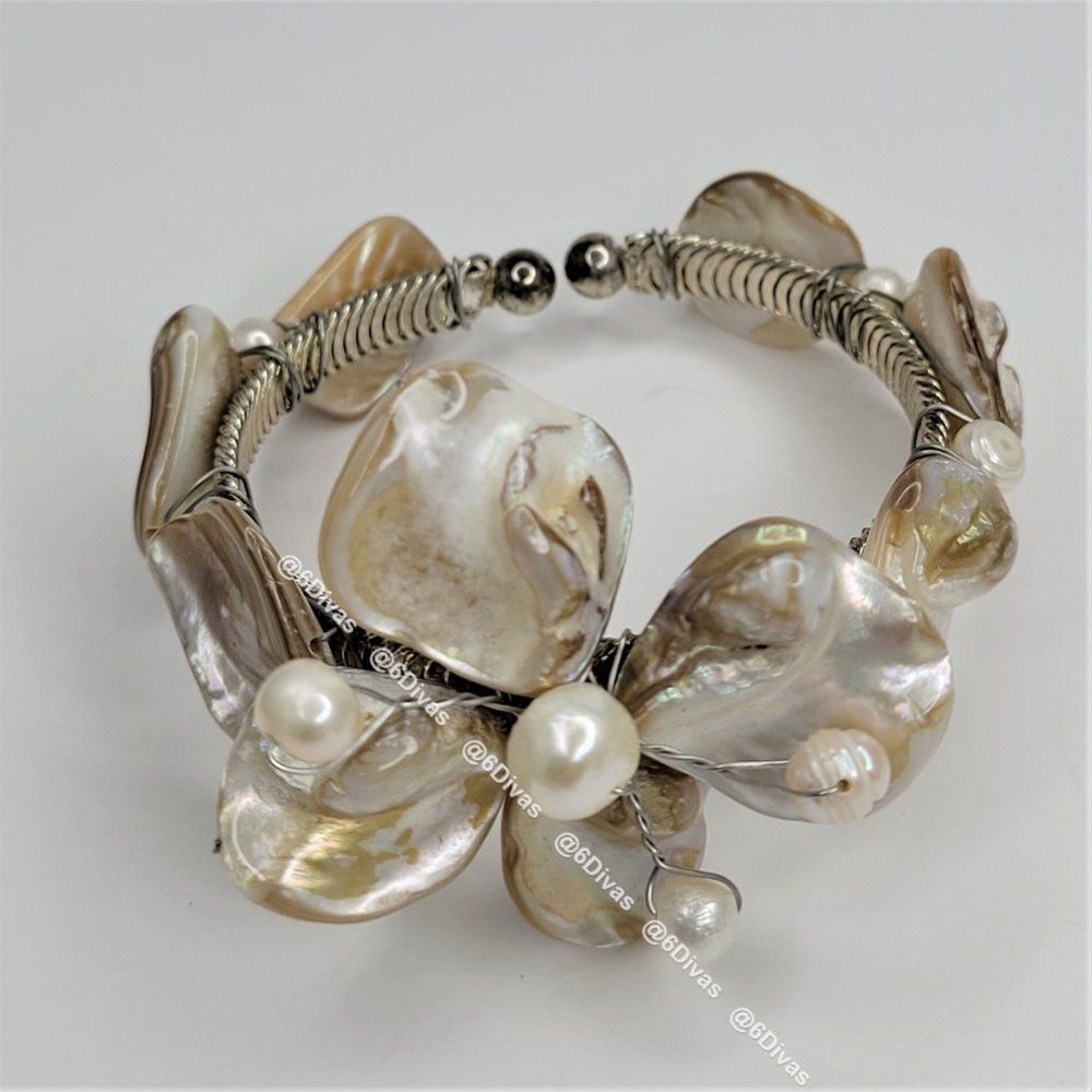 𝅺CREAM and Beige Sea Shell and Pearls Adjustable Cuff  Bracelet - Picture 4 of 10